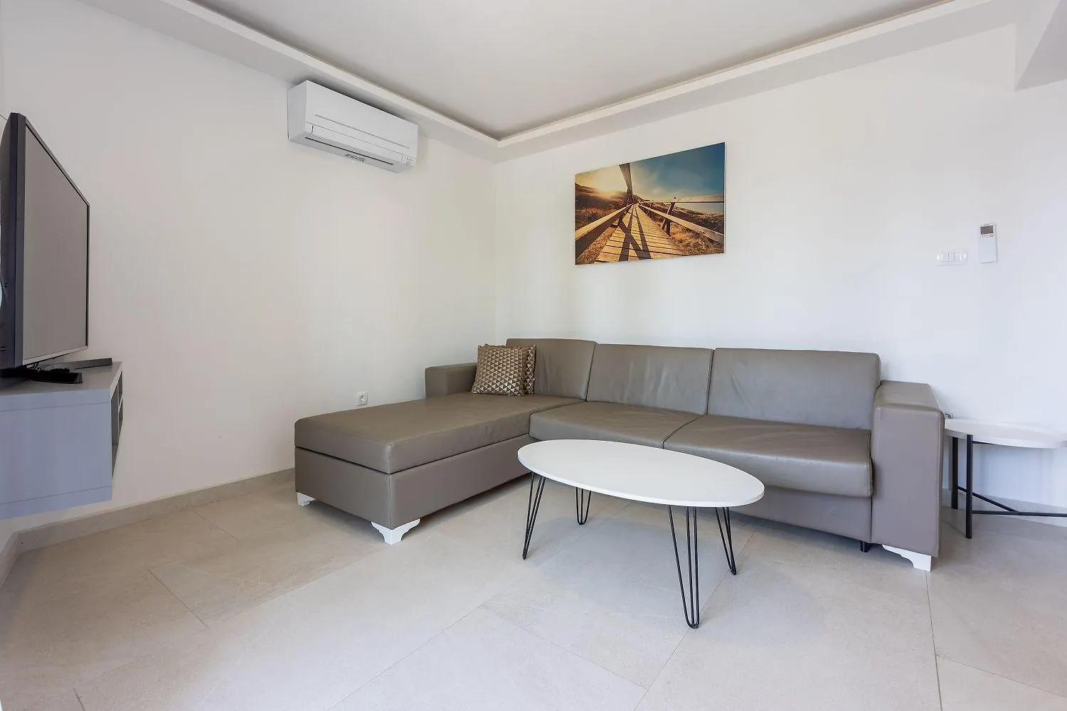 500 Meter Zum Sandstrand Mit Pool Crikvenica Apartment