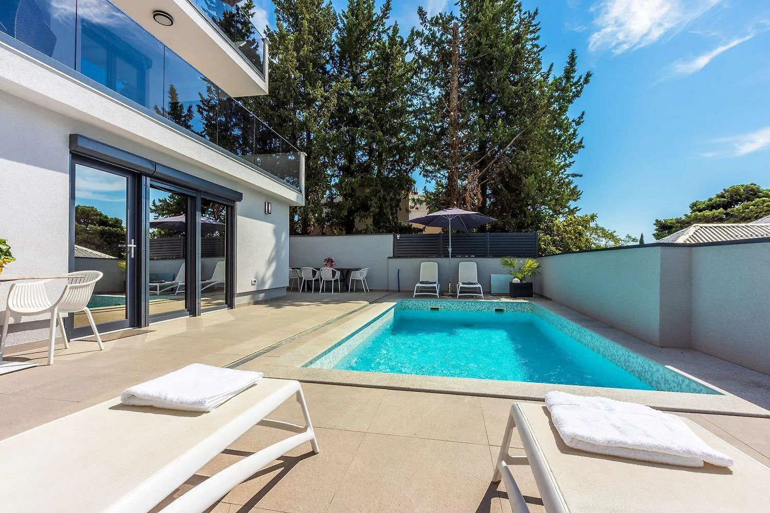 500 Meter Zum Sandstrand Mit Pool Crikvenica Apartment